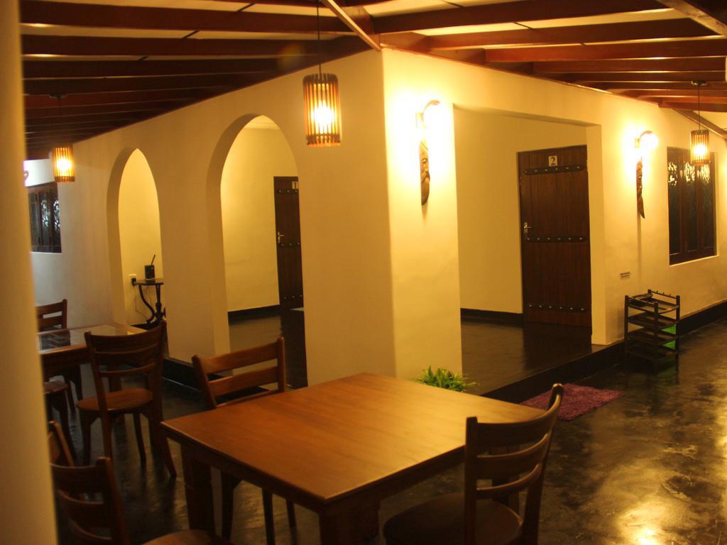 Sooriya Sewana Guest House Banduramulla Ngoại thất bức ảnh